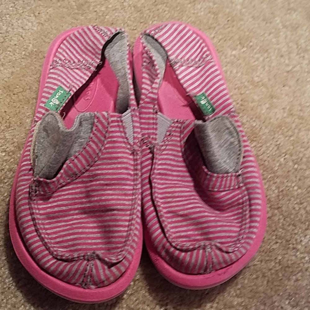 Sanuk shoes